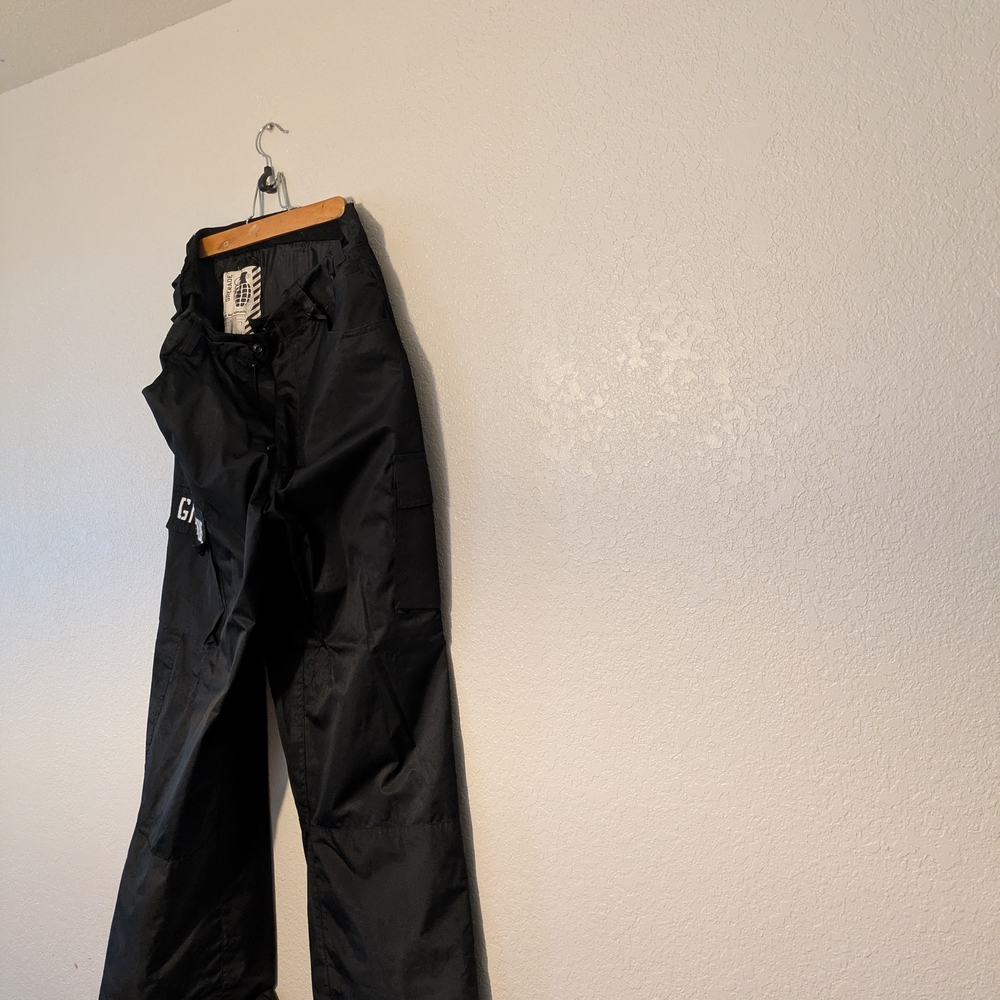 Grenade Men's Large Black Snowboarding Pants